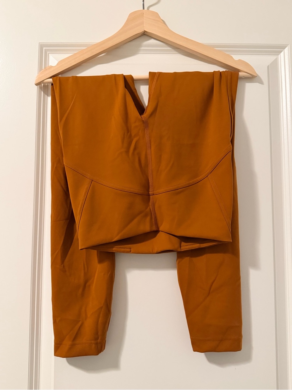 Lululemon InStill High-Rise Tight 25”
Size 4 | Orange | Like New